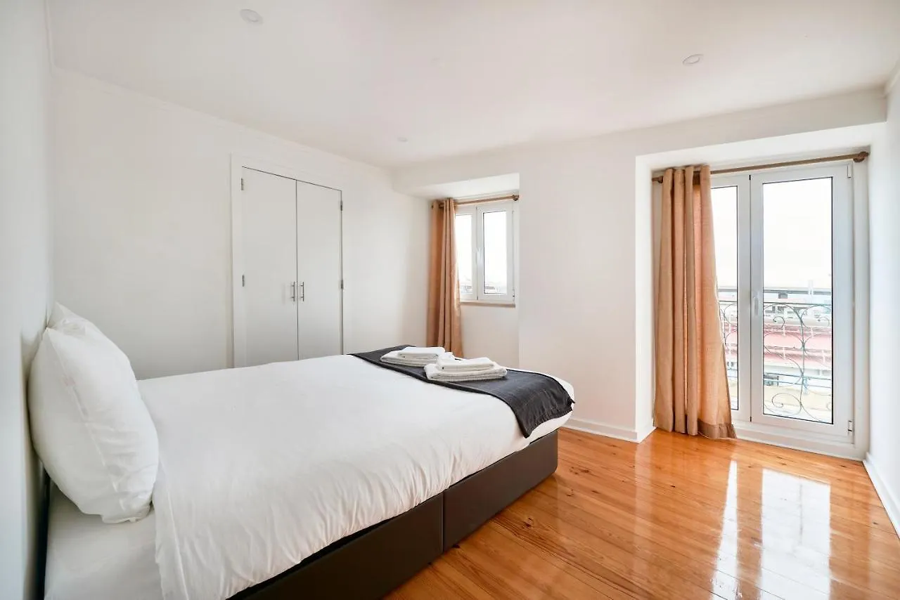 Cozy Flat In Santa Apolonia contacts